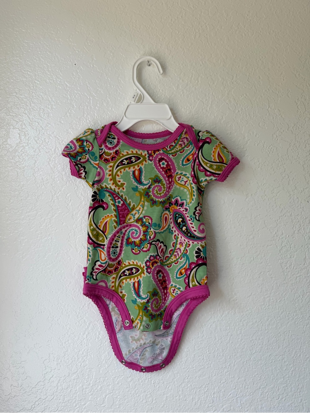 Vera Bradley Paisley Short-Sleeve Ruffle Bodysuit in Green & Pink 3-6 Month